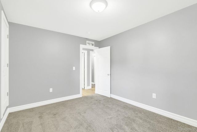 1038 Vinewood Street, Auburn Hills, MI 48326