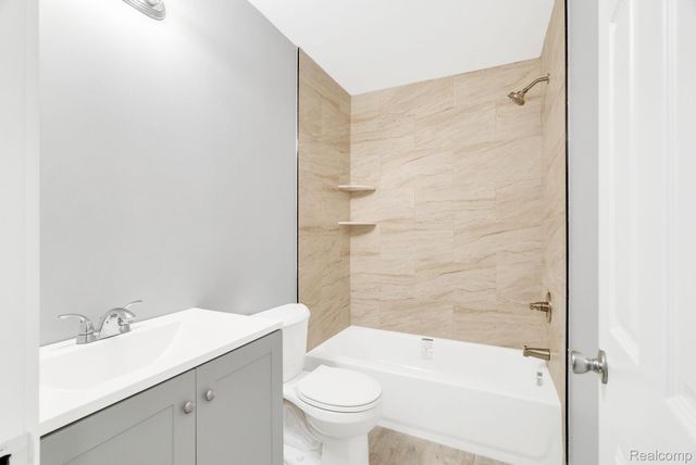 1038 Vinewood Street, Auburn Hills, MI 48326