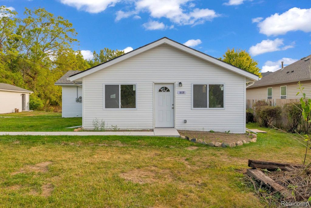 1038 Vinewood Street, Auburn Hills, MI 48326