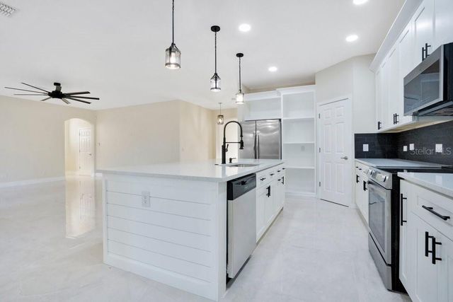 6615 HELMSLEY CIRCLE, Windermere, FL 34786