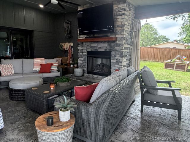 3349 Hardy Springs, Mcalester, OK 74501