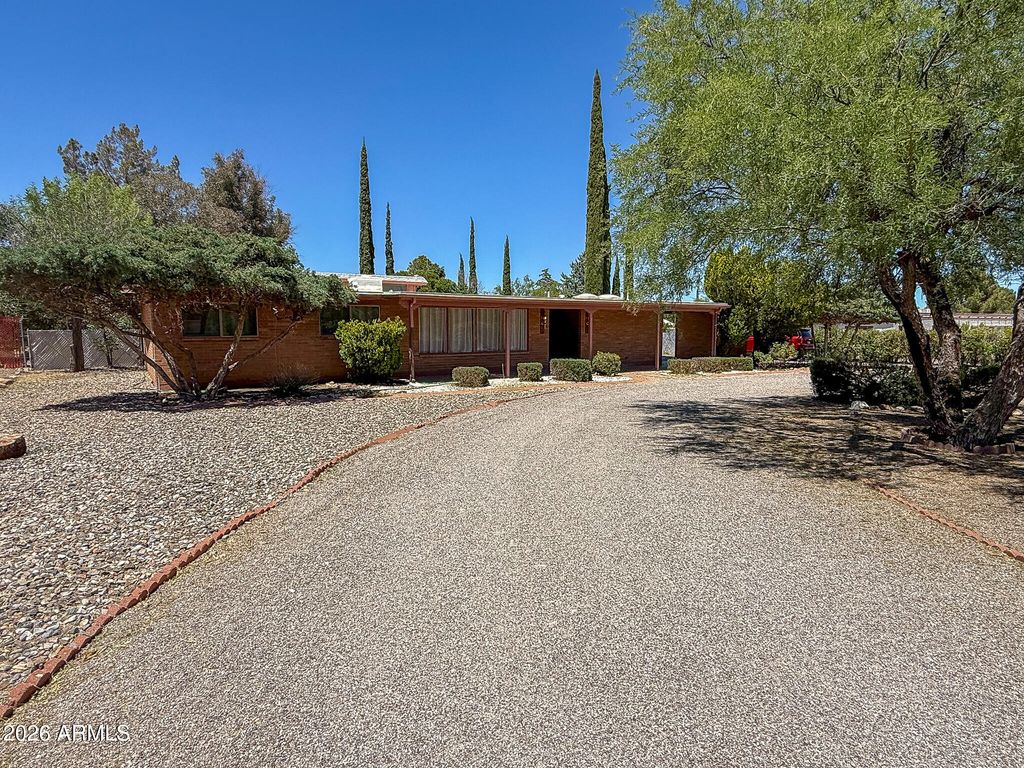 Image 3 of property listing at 948 CACTUS WREN Lane, Sierra Vista, AZ 85635
