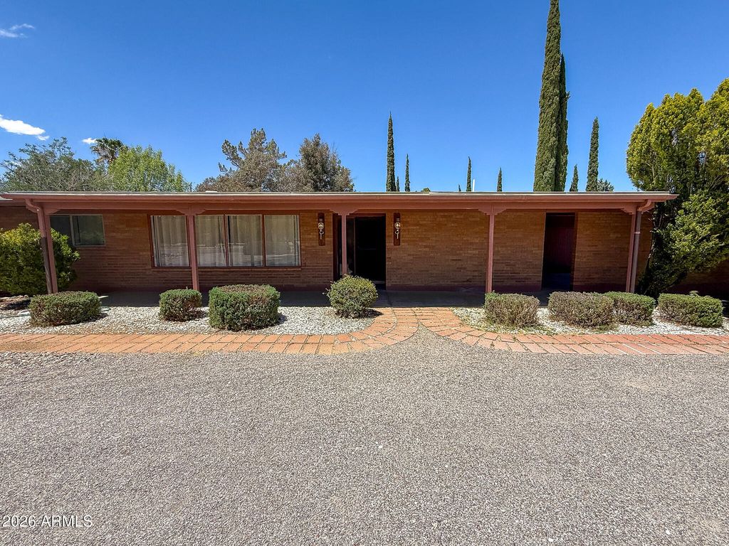 Image 4 of property listing at 948 CACTUS WREN Lane, Sierra Vista, AZ 85635