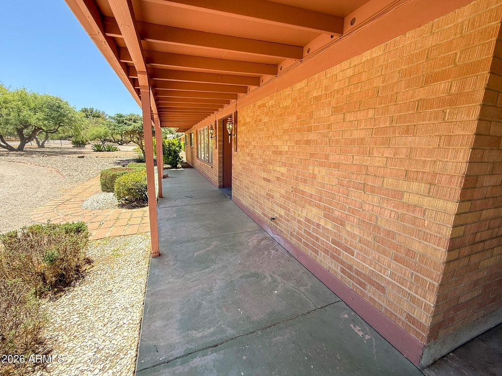 Image 5 of property listing at 948 CACTUS WREN Lane, Sierra Vista, AZ 85635
