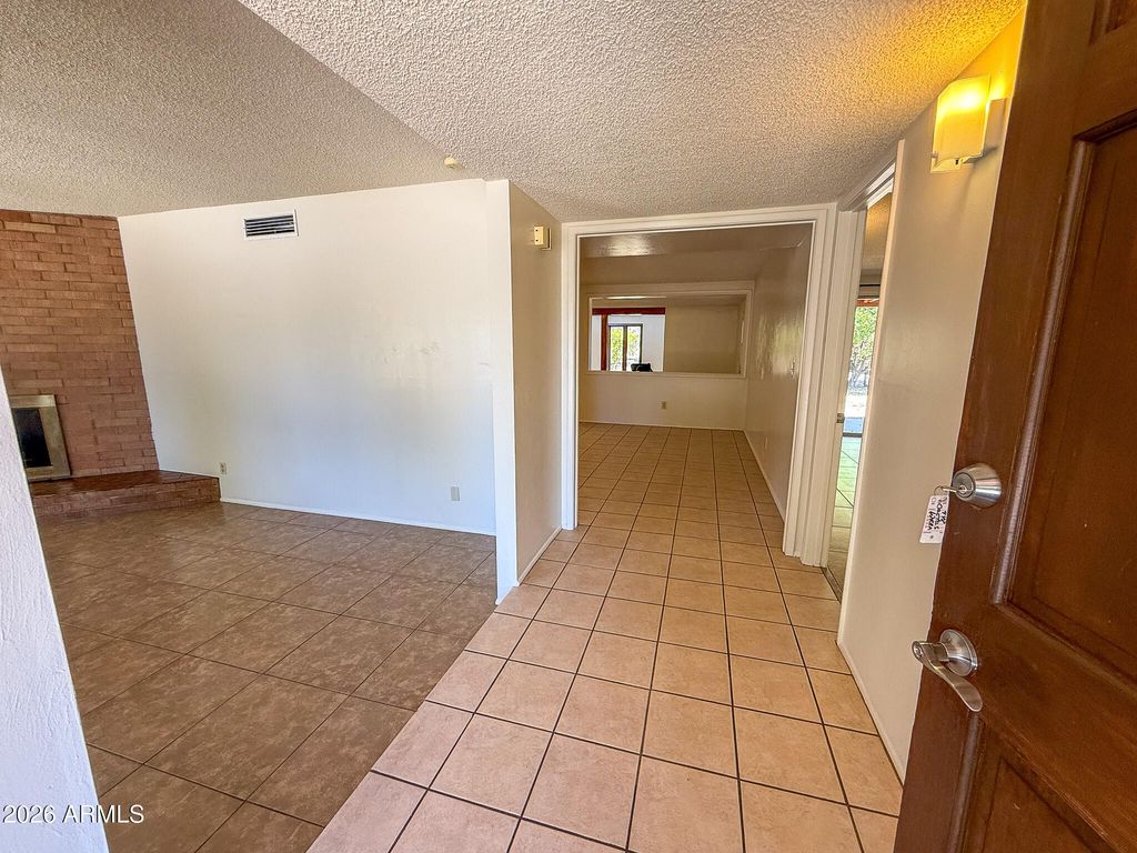 Image 7 of property listing at 948 CACTUS WREN Lane, Sierra Vista, AZ 85635