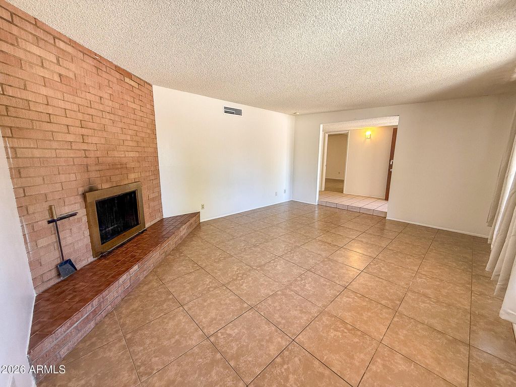 Image 9 of property listing at 948 CACTUS WREN Lane, Sierra Vista, AZ 85635