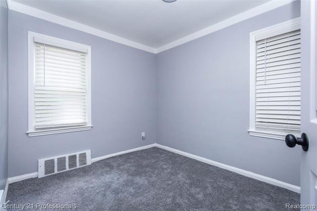 9037 Longacre Street, Detroit, MI 48228