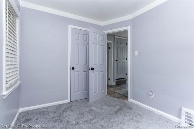 9037 Longacre Street, Detroit, MI 48228