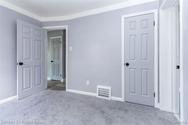 9037 Longacre Street, Detroit, MI 48228