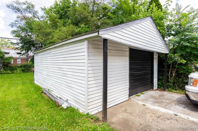 9037 Longacre Street, Detroit, MI 48228