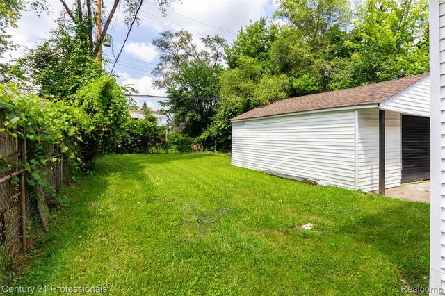 9037 Longacre Street, Detroit, MI 48228