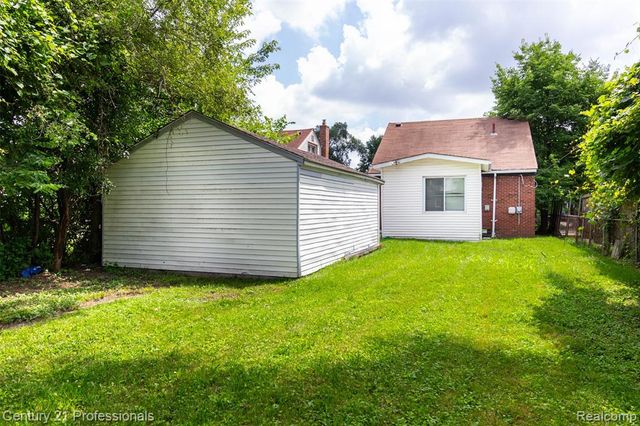9037 Longacre Street, Detroit, MI 48228