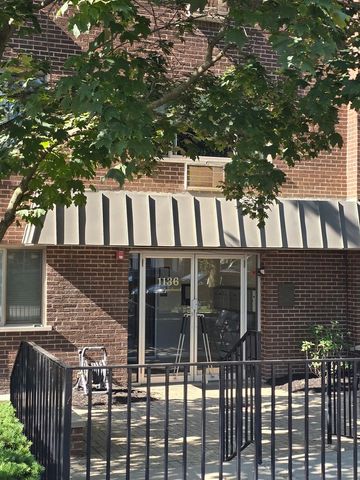 1136 Greenleaf Avenue 203, Wilmette, IL 60091