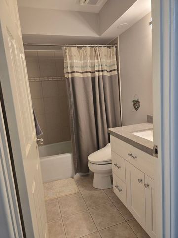 1136 Greenleaf Avenue 203, Wilmette, IL 60091
