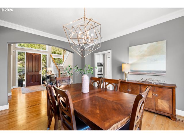 17485 BROOKHURST Dr, Lake Oswego, OR 97034