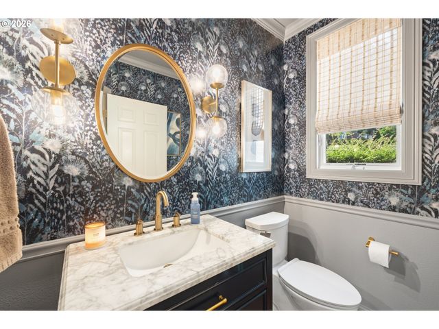 17485 BROOKHURST Dr, Lake Oswego, OR 97034