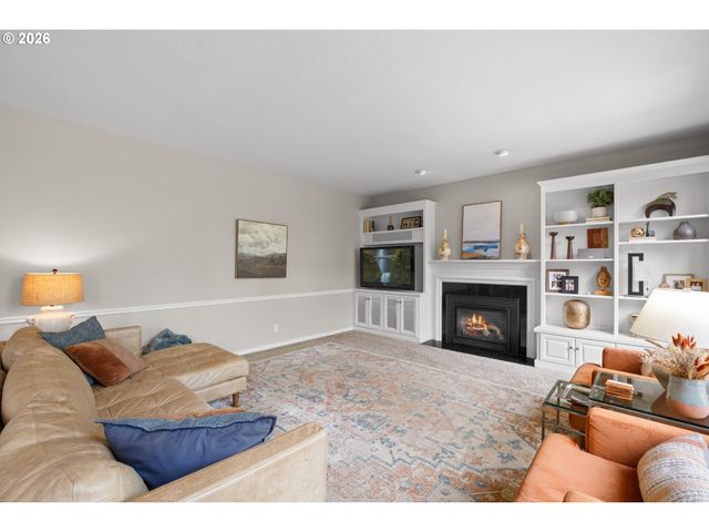 17485 BROOKHURST Dr, Lake Oswego, OR 97034