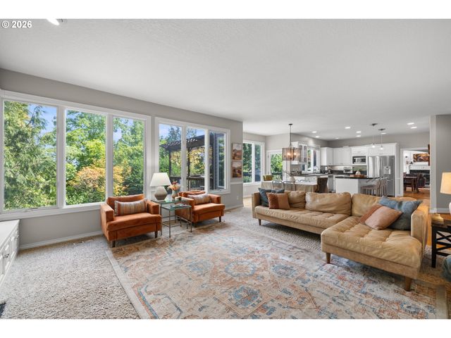 17485 BROOKHURST Dr, Lake Oswego, OR 97034