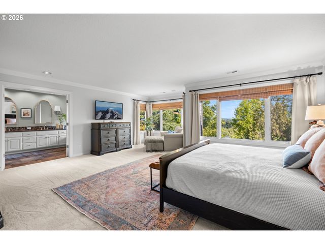 17485 BROOKHURST Dr, Lake Oswego, OR 97034