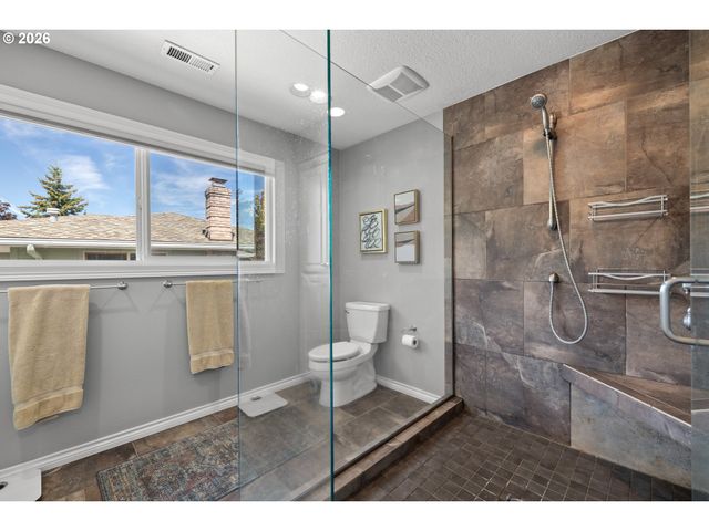 17485 BROOKHURST Dr, Lake Oswego, OR 97034