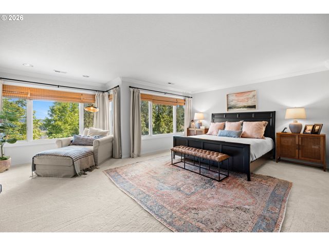 17485 BROOKHURST Dr, Lake Oswego, OR 97034