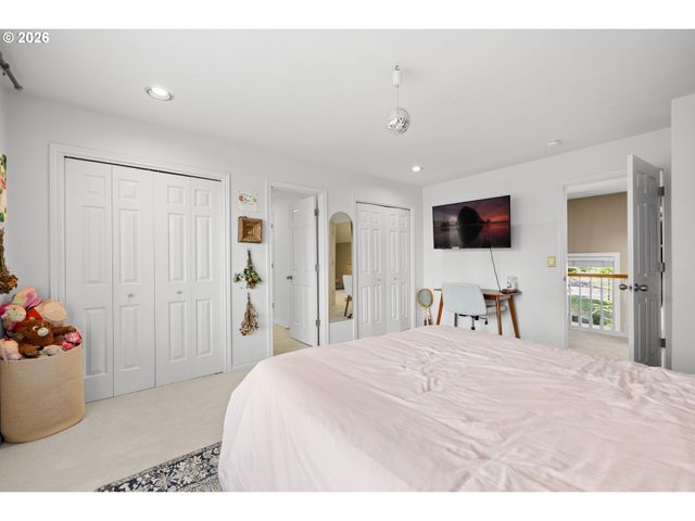17485 BROOKHURST Dr, Lake Oswego, OR 97034
