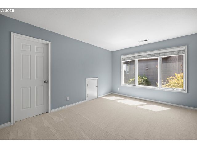 17485 BROOKHURST Dr, Lake Oswego, OR 97034