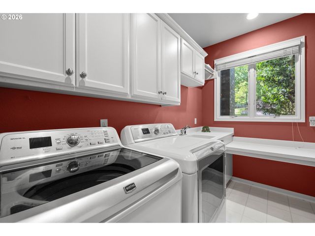 17485 BROOKHURST Dr, Lake Oswego, OR 97034