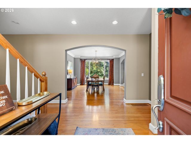17485 BROOKHURST Dr, Lake Oswego, OR 97034