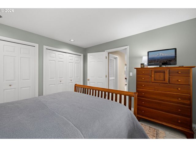 17485 BROOKHURST Dr, Lake Oswego, OR 97034