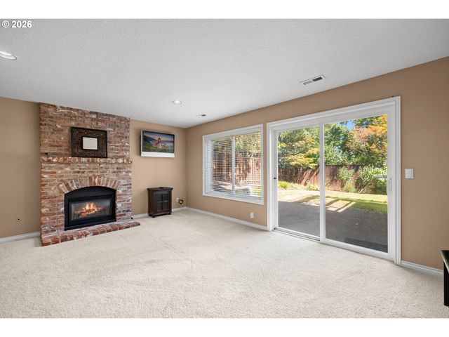 17485 BROOKHURST Dr, Lake Oswego, OR 97034