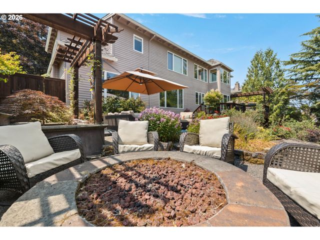 17485 BROOKHURST Dr, Lake Oswego, OR 97034
