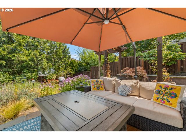 17485 BROOKHURST Dr, Lake Oswego, OR 97034