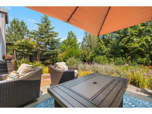 17485 BROOKHURST Dr, Lake Oswego, OR 97034