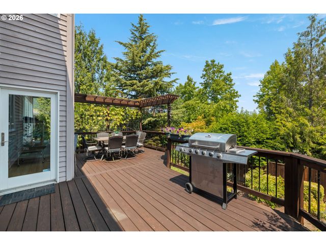 17485 BROOKHURST Dr, Lake Oswego, OR 97034