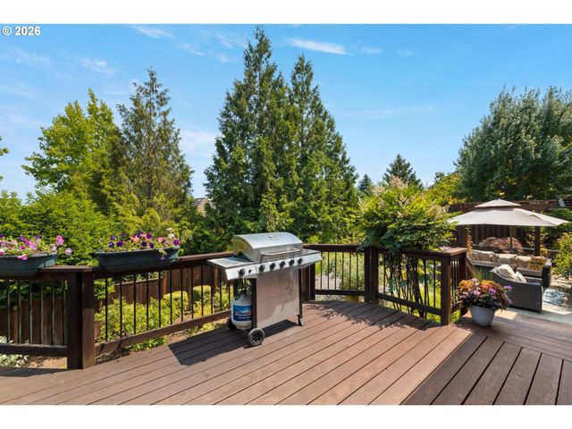 17485 BROOKHURST Dr, Lake Oswego, OR 97034