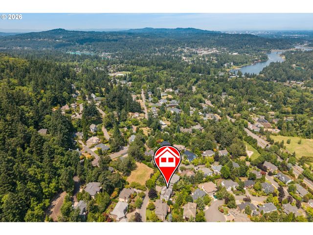 17485 BROOKHURST Dr, Lake Oswego, OR 97034