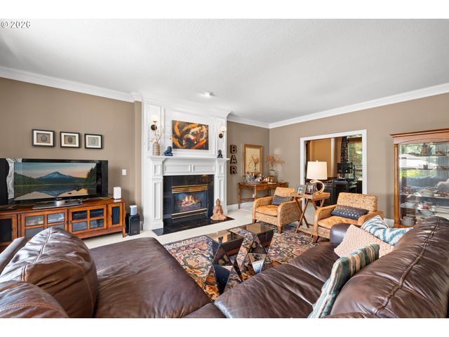 17485 BROOKHURST Dr, Lake Oswego, OR 97034