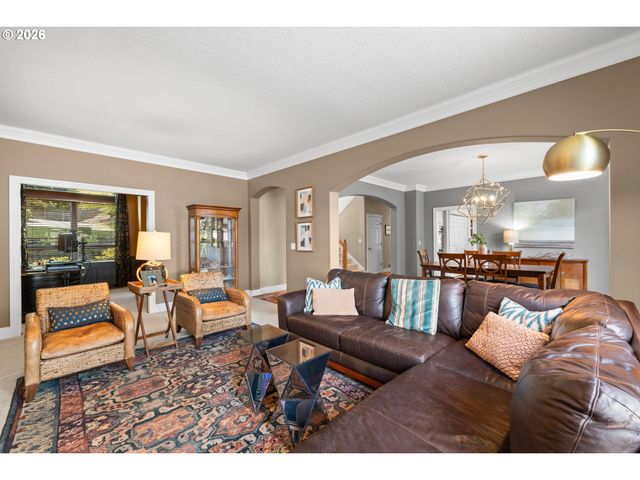 17485 BROOKHURST Dr, Lake Oswego, OR 97034