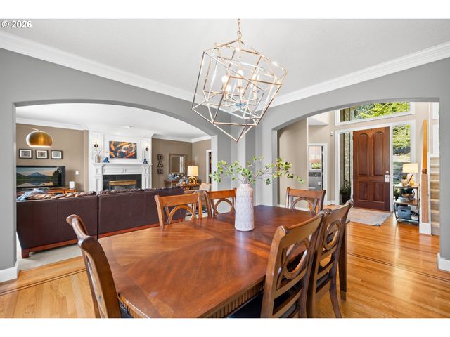 17485 BROOKHURST Dr, Lake Oswego, OR 97034