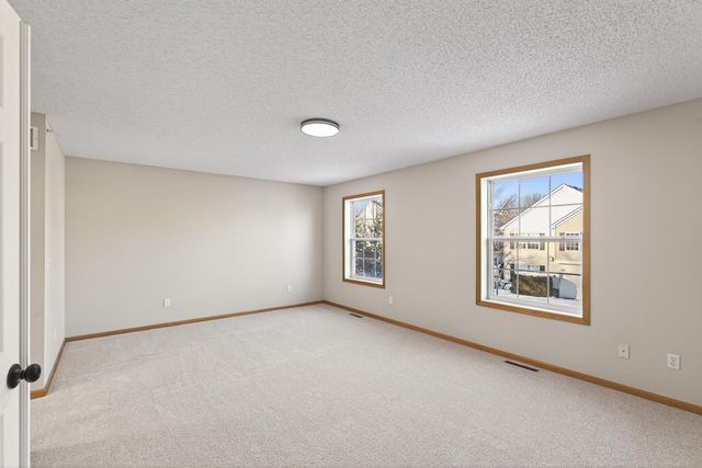 879 Braunworth Court, Chaska, MN 55318