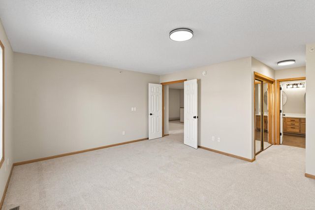 879 Braunworth Court, Chaska, MN 55318