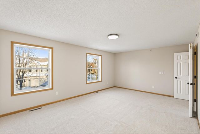 879 Braunworth Court, Chaska, MN 55318