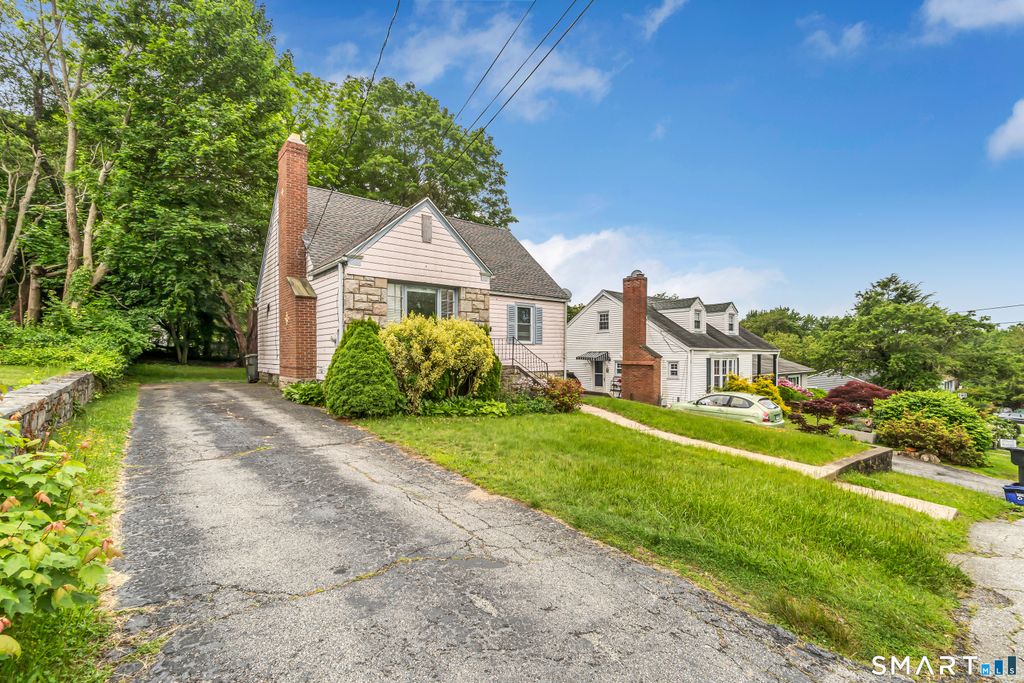 214 Thames Street, New London, CT 06320