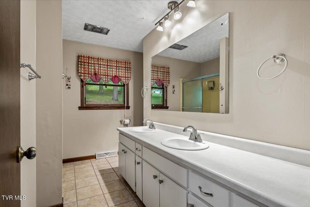4408 Fieldstone Drive, Kingsport, TN 37664