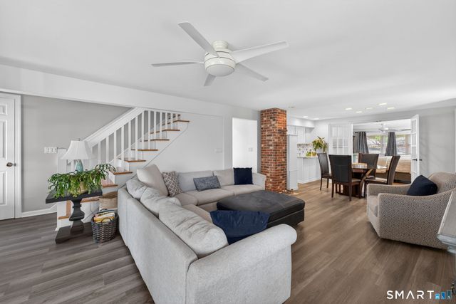 7 Edge Hill Road, East Lyme, CT 06357