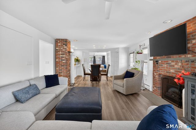 7 Edge Hill Road, East Lyme, CT 06357