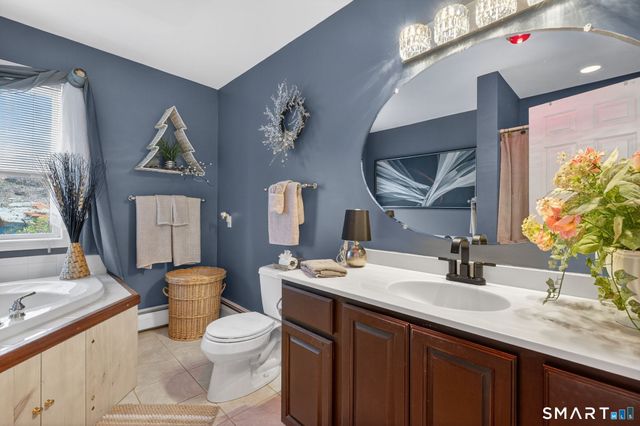 7 Edge Hill Road, East Lyme, CT 06357