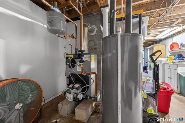 7 Edge Hill Road, East Lyme, CT 06357