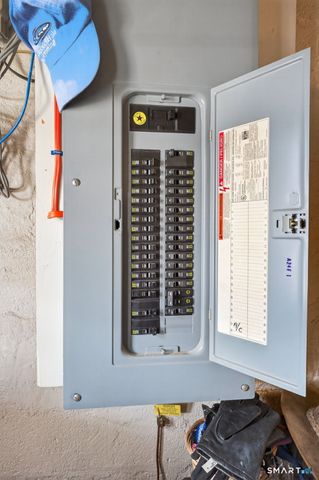 7 Edge Hill Road, East Lyme, CT 06357